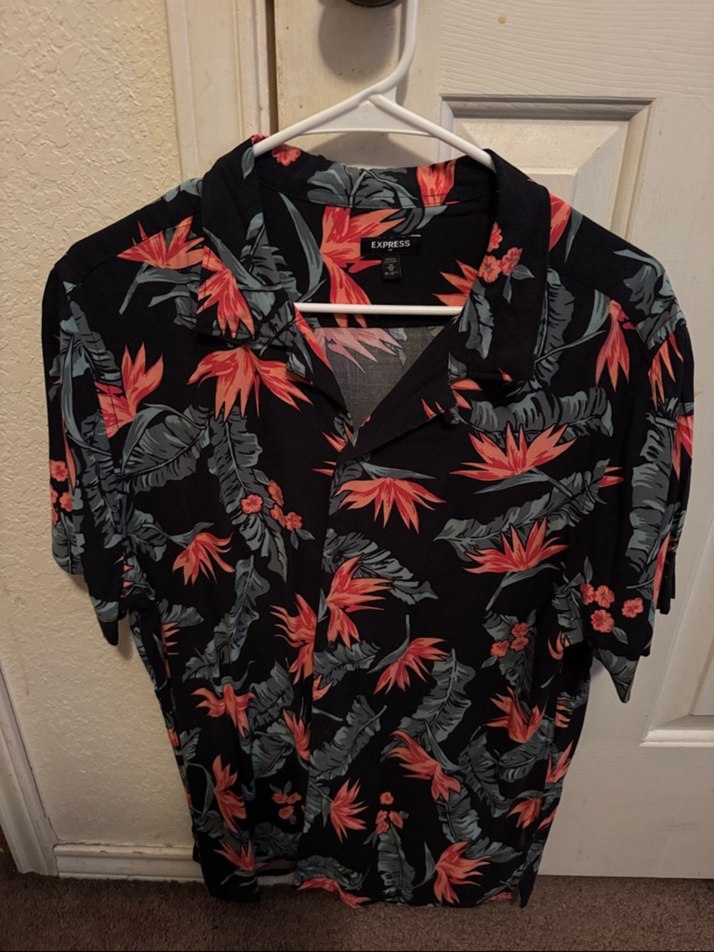 Express Men’s Black Floral Button-Down Shirt Size M